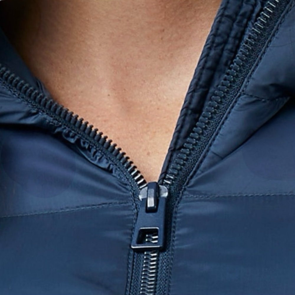 NWT Women’s Lightweight Poly-fill Packable Hooded Jacket.  Moonlit Ocean. Medium - Picture 8 of 11